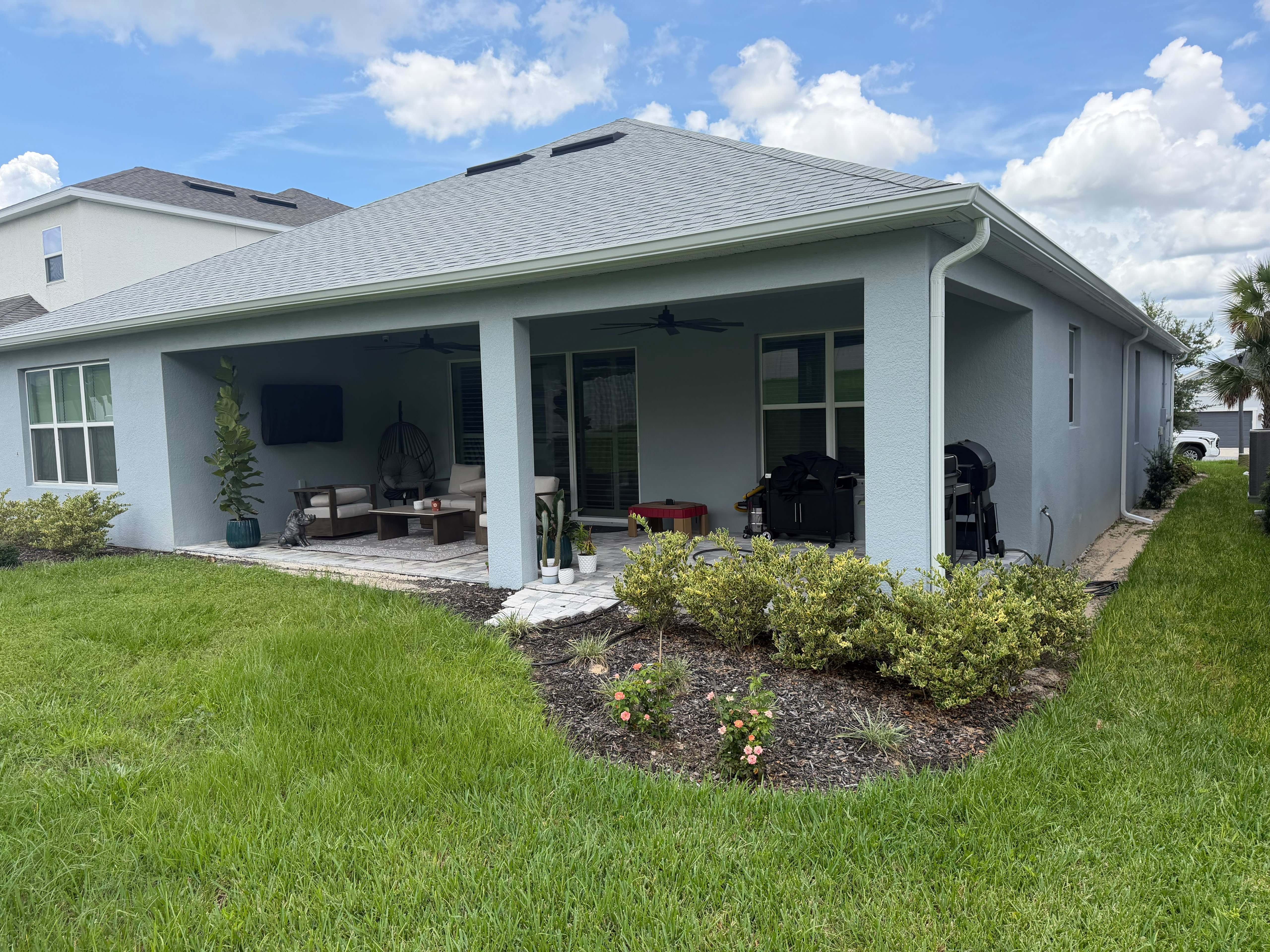 Finished seamless gutter system on a Florida home